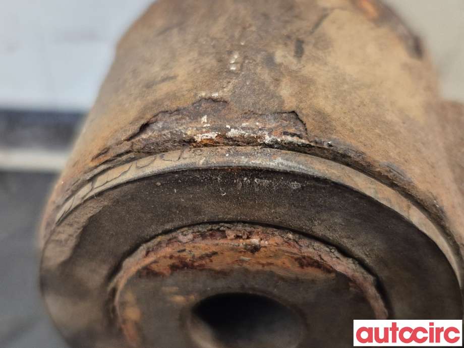 Stabilisatorstag bak til Nissan Navara 2016-->> (D23) (D23) (NISSAN|551305XA0A|)