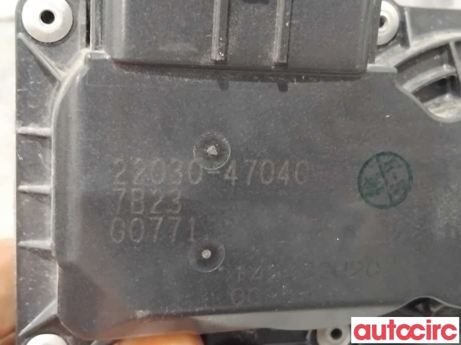 Spjeldhus til Toyota Yaris 2014-2020 (Type III, Fase 2)  (TOYOTA|2203047040||22030-47040)