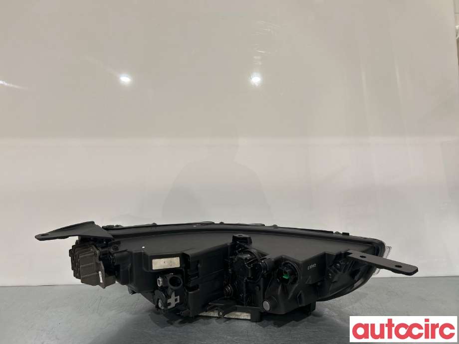Frontlykt venstre halogen til Kia e-Soul 2019-->> (Type III)  (KIA|92101J2020)