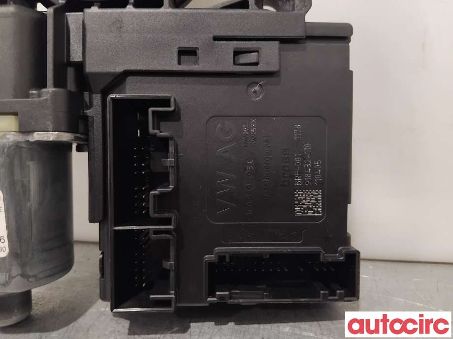 Ruteheis venstre foran til VW Passat 2011-2015 (B7) (B7) (VOLKSWAGEN|3AA959701A|938400-305|3AA998701)