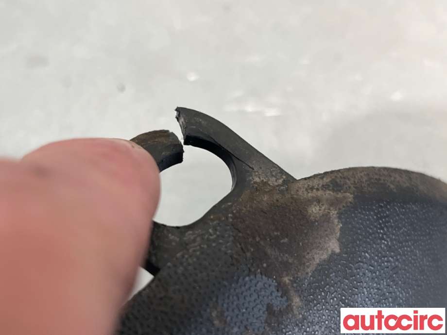 Stigtrinn/stigbrett til VW Amarok 2010-2016 (Type I, Fase 1) (VOLKSWAGEN|2H7807502C|)