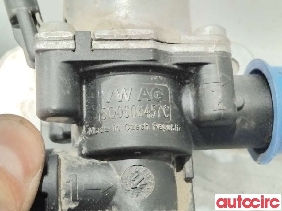Diverse deler til VW ID.4 2020-->>  (VOLKSWAGEN|5Q0906457C|)