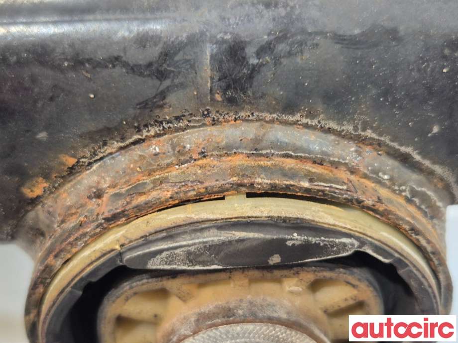 Travers bak til VW ID.4 2020-->>  (VOLKSWAGEN ID4|1EA505235BQ||1EA505235AR)