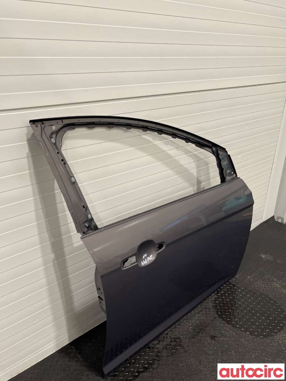 Dør høyre foran til Ford Focus 2011-2014 (Type III, Fase 1)  (FORD|2147844|PBM51-A20124-BF|)