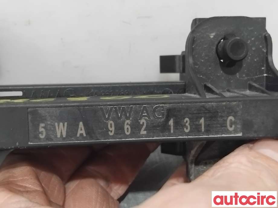 Diverse deler til VW ID.4 2020-->>  (VOLKSWAGEN|5WA962131C|5FA234430-20)