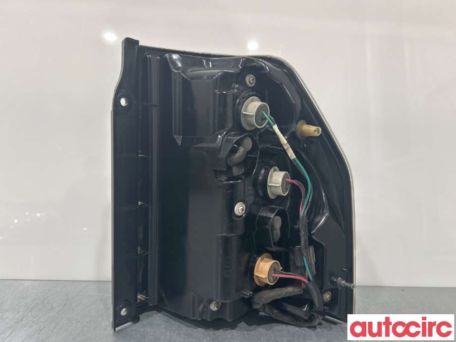 Baklykt venstre til Mitsubishi Pajero 2007-2016 (Type IV, Fase 1)  (MITSUBISHI|8330A093)