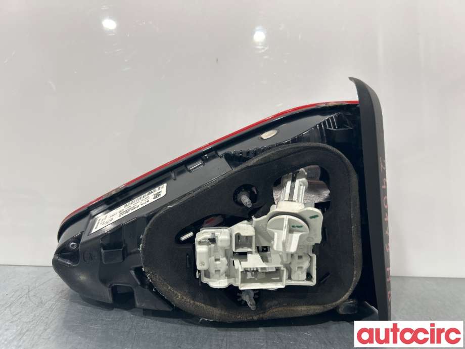 Baklykt høyre indre til VW Touran 2015-2021 (Type II)  (VOLKSWAGEN|5TA945094D)