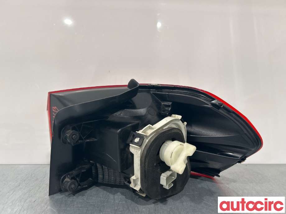 Baklykt venstre til VW Touran 2015-2021 (Type II)  (VOLKSWAGEN|5TA945095D)
