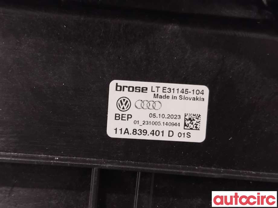Ruteheis til VW ID.4 2020-->>  (VOLKSWAGEN|11A839461D|E31145-104|11A839401D)