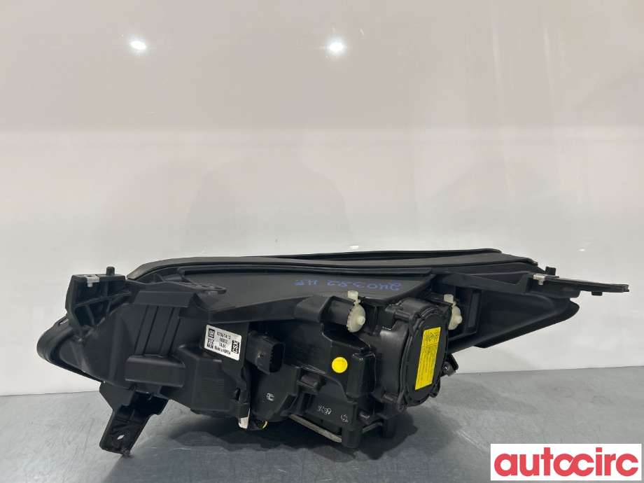 Frontlykt høyre halogen til Opel Ampera-e 2017-->> (Type II)  (OPEL|42703229)