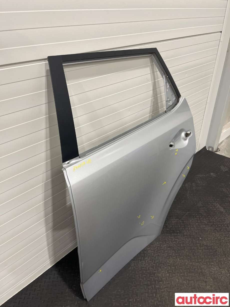 Dør venstre bak til Kia e-Soul 2019-->> (Type III)  (KIA|77003K0000)
