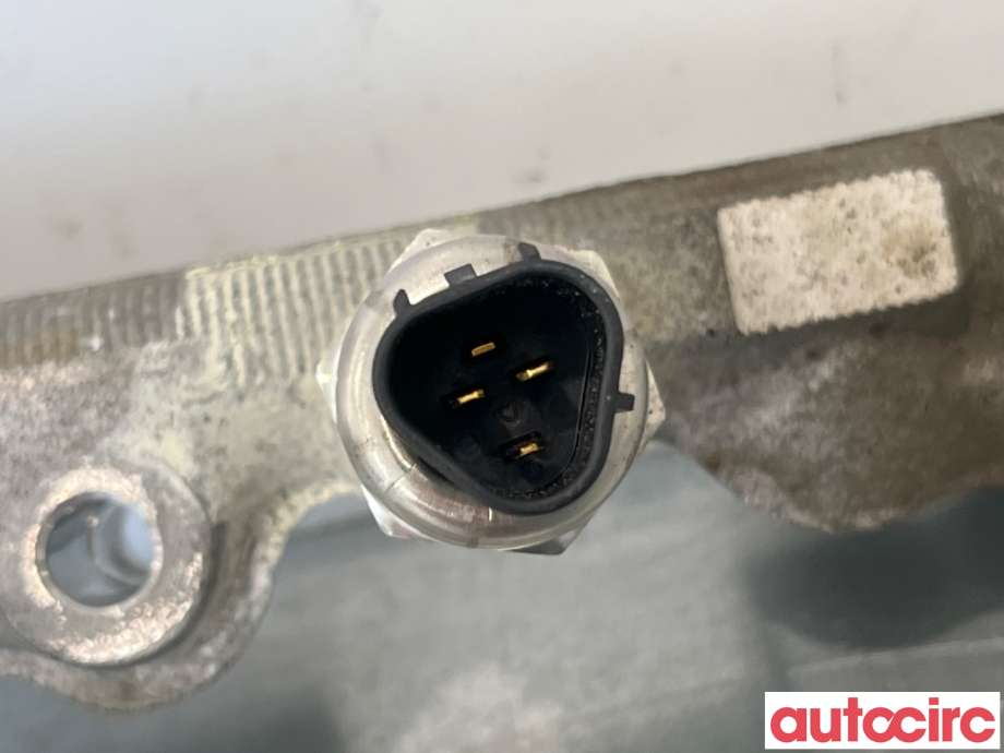 Dyseskinne (fuelrail) til Toyota Avensis 2003-2008 (Type II)  (TOYOTA|2380728024|)