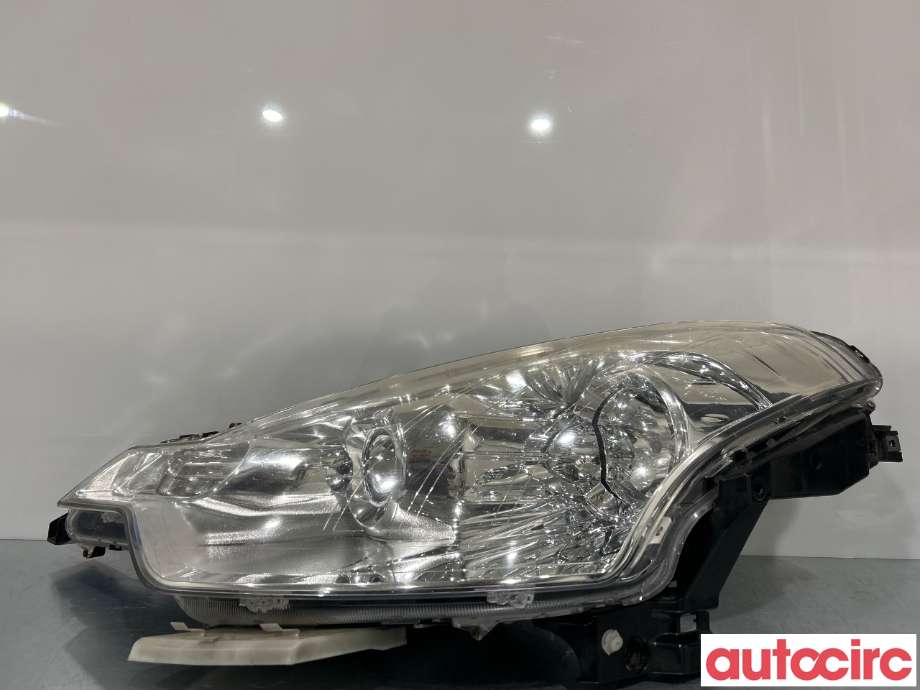 Frontlykt venstre halogen til Citroën C-Crosser 2007-2012 (CITROEN|6208H2)