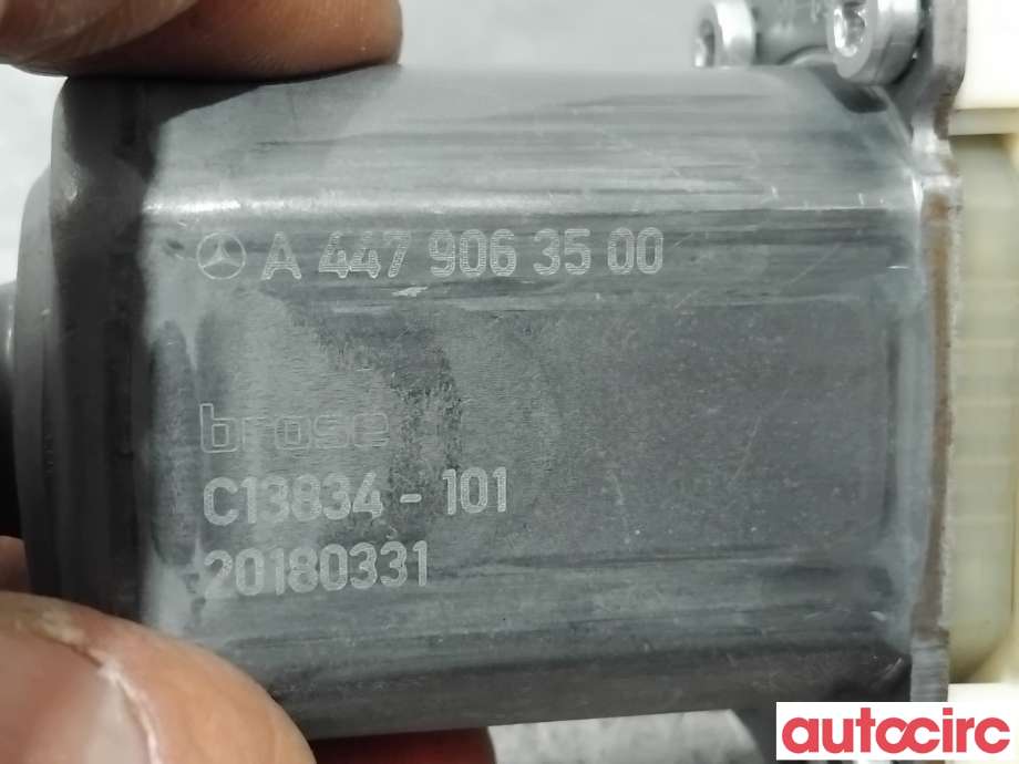 Ruteheis venstre foran til Mercedes Vito 2014-->> (W447) (W447) (MERCEDES|A4479063500|0130822312)