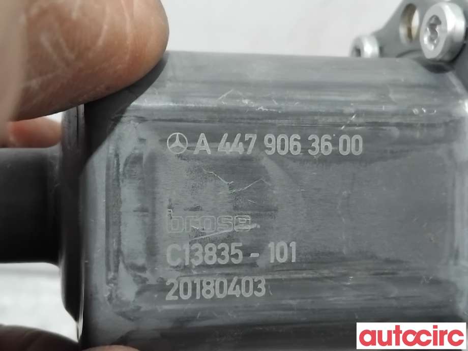 Ruteheis høyre foran til Mercedes Vito 2014-->> (W447) (W447) (MERCEDES|A4479063600|0130822559)