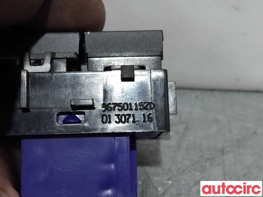 Bryter Antispinn til Peugeot 208 2012-2019 (Type I) (PEUGEOT|96750115ZD|)