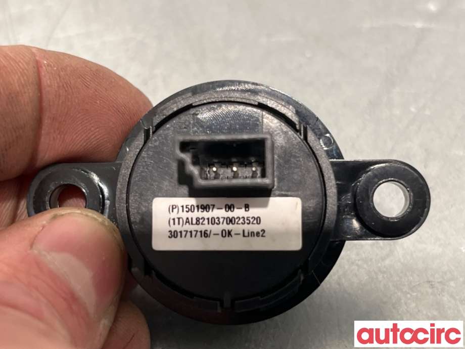 Bryter baklukeåpner til Tesla Model 3 2018-2023 (Fase 1)  (TESLA|1501907-00-C||1501907-00-B)