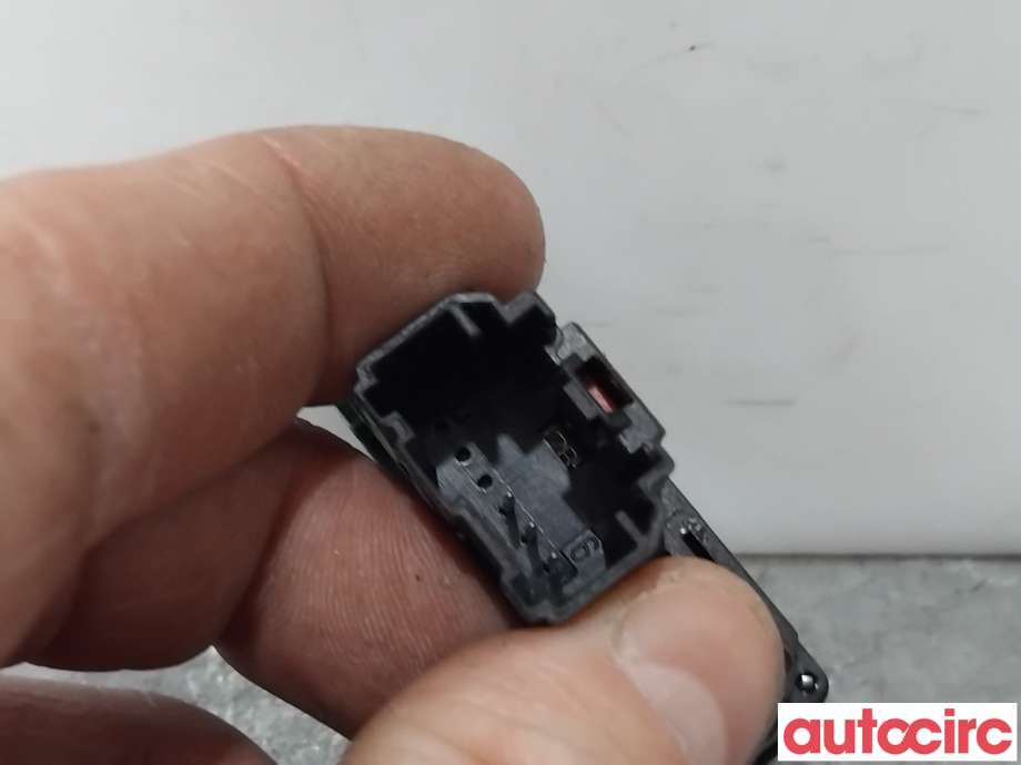 Bryter nødblink til Ford Mondeo 2007-2010 (Type IV, Fase 1)  (FORD|1553762||6M2T13A350AB)