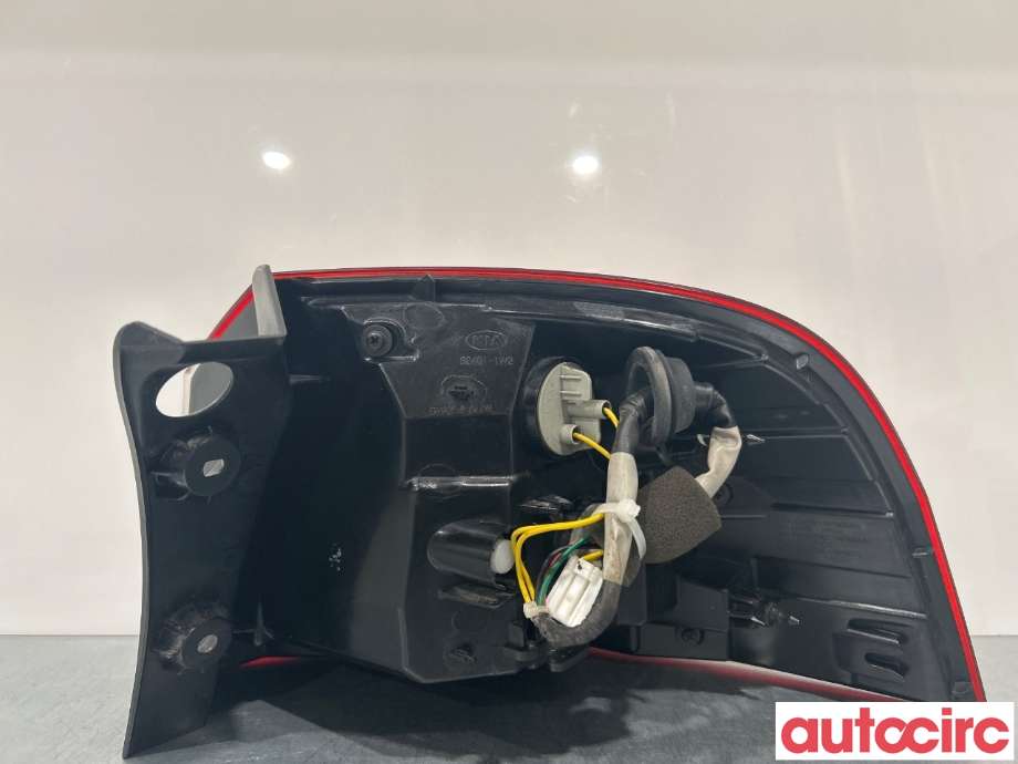 Baklykt venstre til Kia Rio 2011-2017 Type III  (KIA|924011W210)