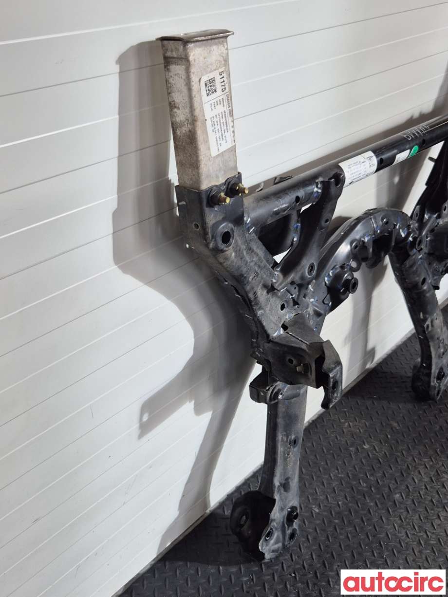 Diverse deler til Tesla Model Y 2021-2024 (Type I)  (TESLA|1044532-00-B||1044531-01-B)