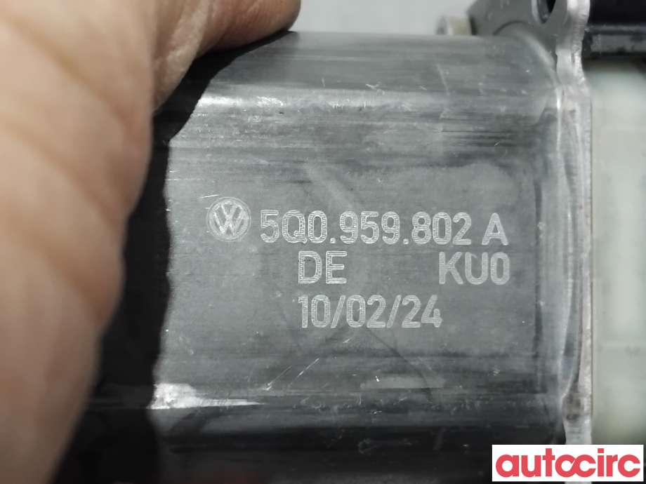 Ruteheis høyre foran til Škoda Octavia 2020-->> (Type IV)  (SKODA|5Q0959802A|0130822714)