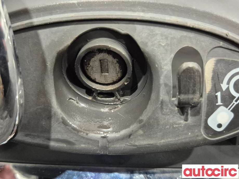 Grill til Ford Kuga 2008-2012 (Type I)  (FORD|1497839|8V41-8200-AC)