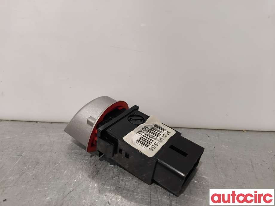 Bryter nødblink til Hyundai i20 2009-2014 (Type I)  (HYUNDAI|937901J000UX||93750-1J110UX)