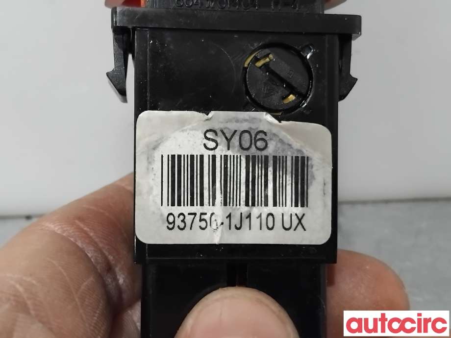 Bryter nødblink til Hyundai i20 2009-2014 (Type I)  (HYUNDAI|937901J000UX||93750-1J110UX)