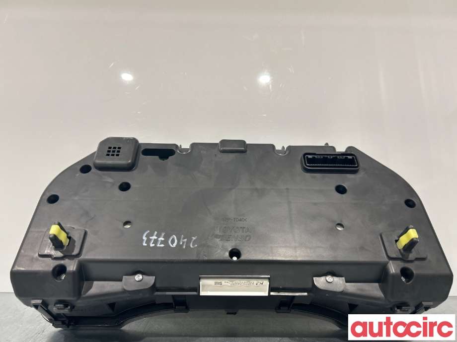 Instrumentpanel til Toyota Avensis 2009-2015 (Type III, Fase 1)  (TOYOTA|8380005K20|83800-05K20)