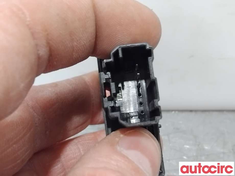 Bryter nødblink til Ford Mondeo 2011-2014 (Type IV, Fase 2)  (FORD|1706146||BS7T13A350AA)