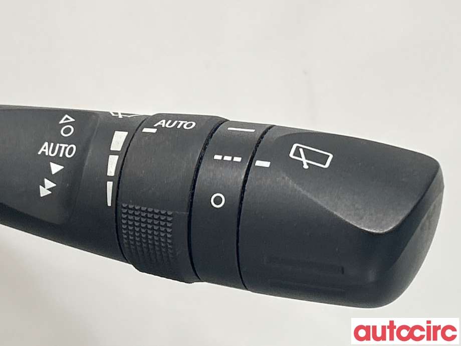 Bryter blink til Toyota RAV4 2016-2019 (Type IV, Fase 2)  (TOYOTA|8414033250|)