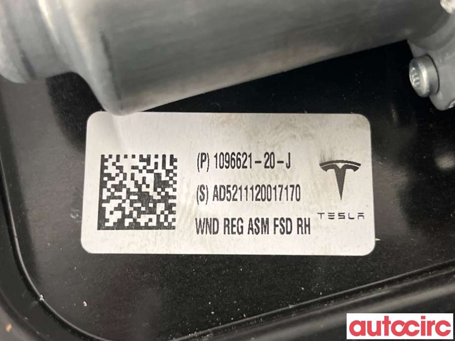 Ruteheis høyre foran til Tesla Model 3 2018-2023 (Fase 1)  (TESLA|1096621-98-L||1096621-20-J)