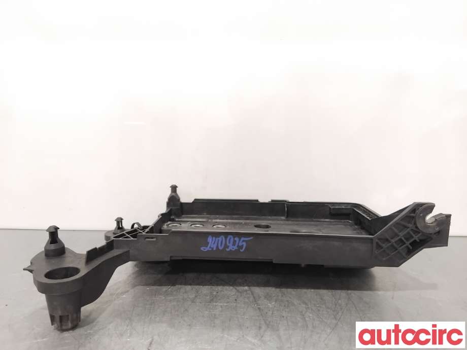 Batterikasse/feste til VW Golf VII 2012-2017 (Fase 1)  (VOLKSWAGEN|5Q0915331J||5Q0915331K)