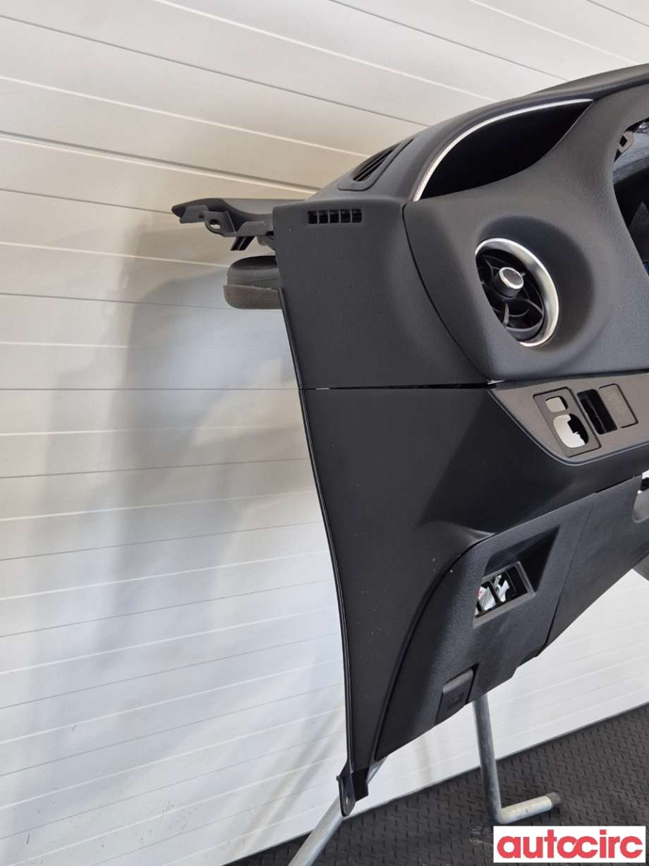 Dashbord til Toyota Yaris 2014-2020 (Type III, Fase 2)  (TOYOTA|553020D180C1|)
