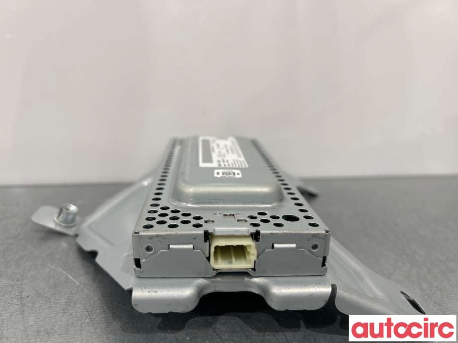 Antenne forsterker til Tesla Model Y 2021-2024 (Type I)  (TESLA|1527973-00)