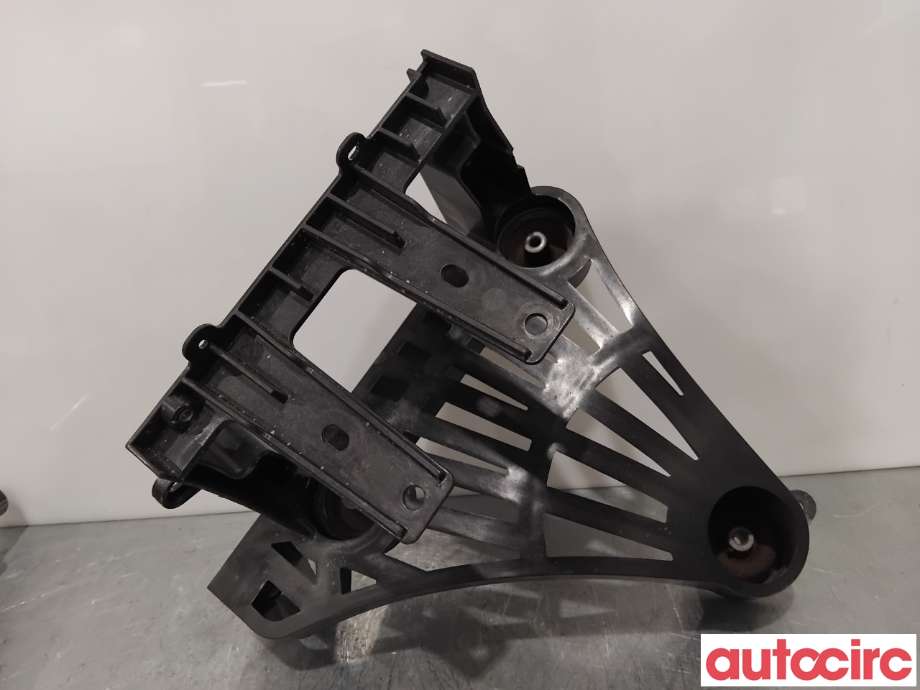 Diverse deler til Tesla Model Y 2021-2024 (Type I) (TESLA|1673627-00-D||1667014-00-C)