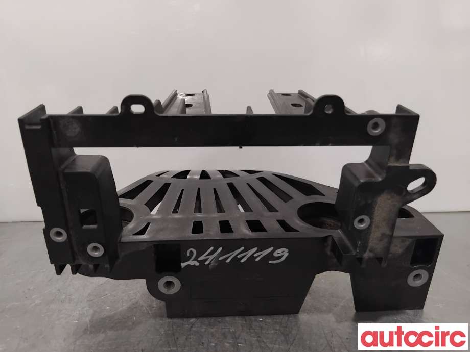 Diverse deler til Tesla Model Y 2021-2024 (Type I) (TESLA|1673627-00-D||1667014-00-C)