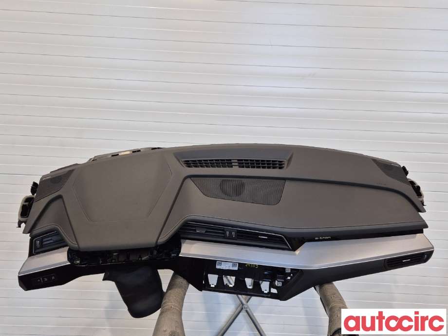 Dashbord til Audi e-tron, 2018-->> (AUDI|4KL857001C)