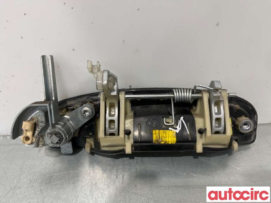 Dørhåndtak utv venstre foran til Hyundai Getz 2002-2009  (HYUNDAI|826500B050|)