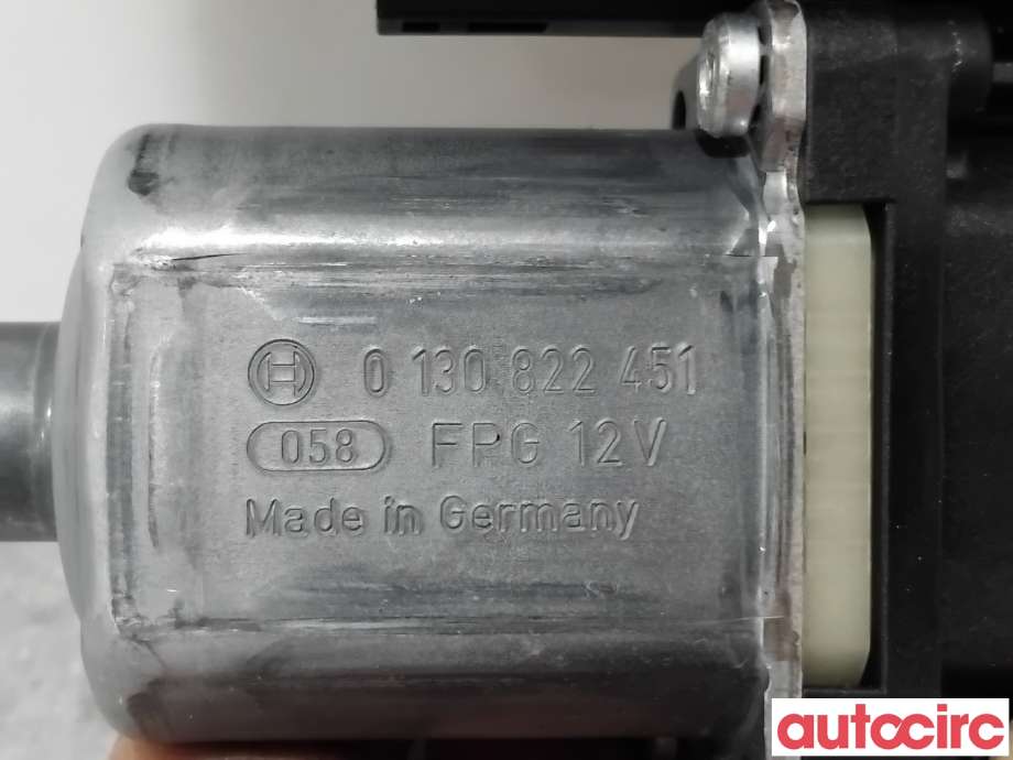Ruteheis venstre foran til VW Passat 2011-2015 (B7) (B7) (VOLKSWAGEN|3AA959701A|988715-315|3AA998701)