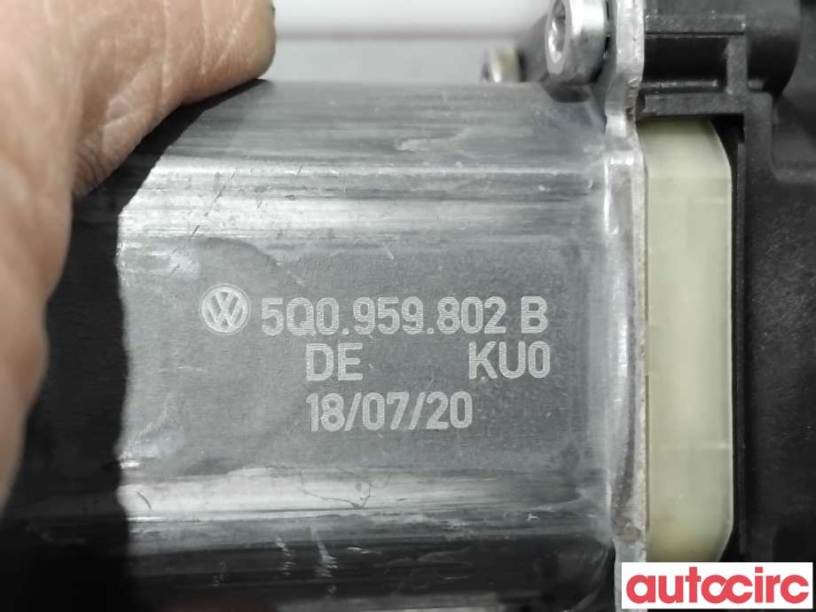 Ruteheis høyre foran til Škoda Superb 2015-->> (Type III)  (SKODA|5Q0959802B|0130822716)