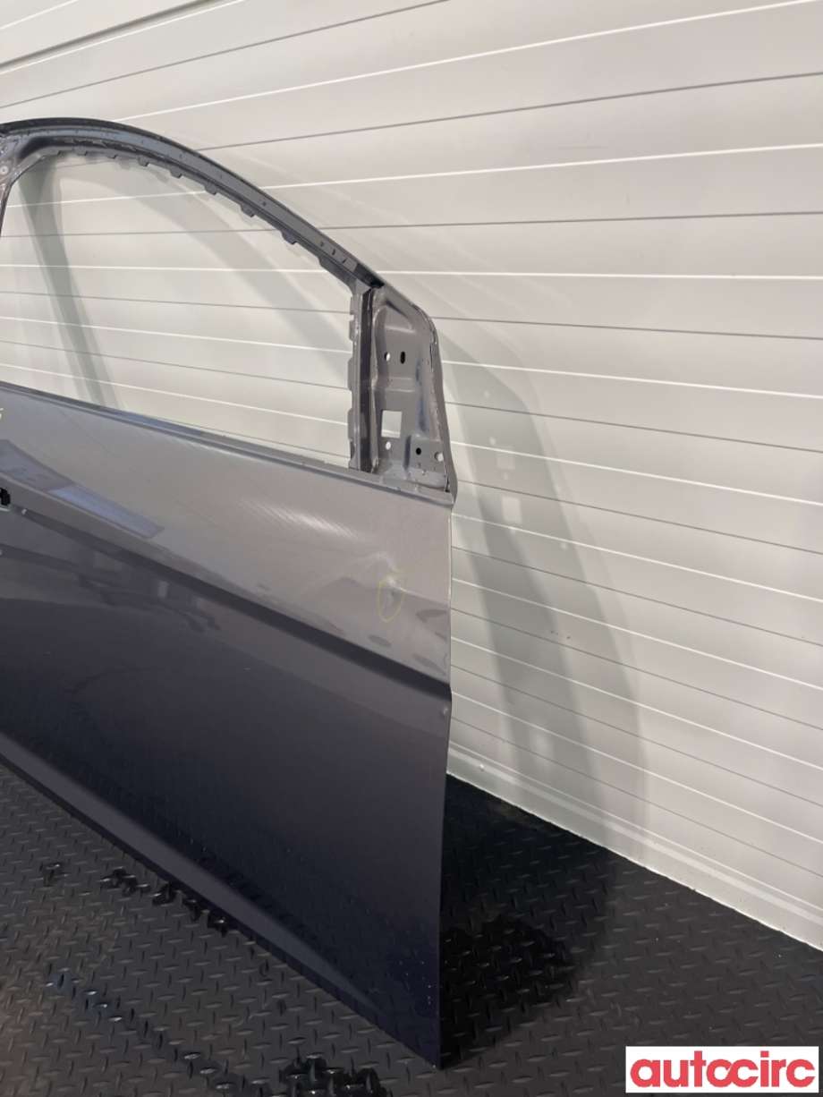 Dør høyre foran til Ford Focus 2011-2014 (Type III, Fase 1)  (FORD|2147844|)