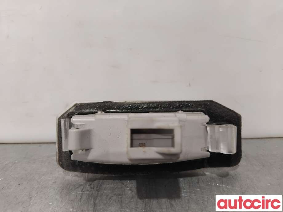 Skiltlys til Mitsubishi Outlander 2012-2015 (Type III, Fase 1)  (MITSUBISHI|8341A009|)