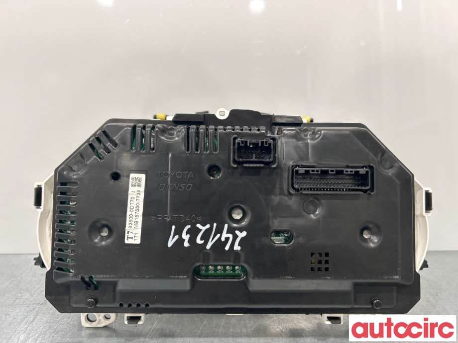 Instrumentpanel til Toyota Yaris 2012-2014 (Type III, Fase 1)  (TOYOTA|838000DT70)