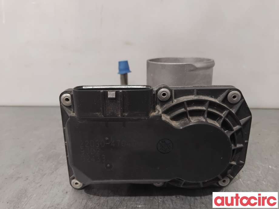 Spjeldhus til Toyota Yaris 2014-2020 (Type III, Fase 2)  (TOYOTA|2203047040||22030-47040)