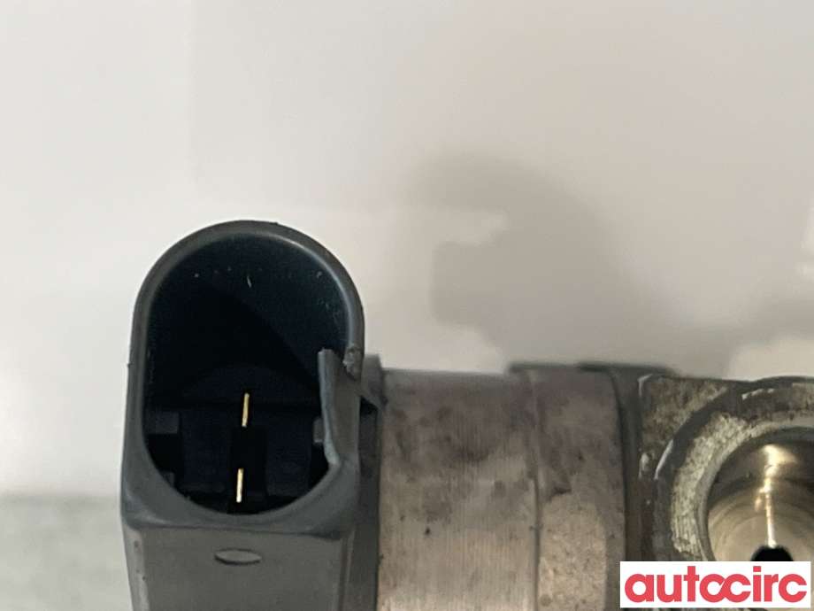 Dyseskinne (fuelrail) til Mercedes S-Klasse 1999-2005 (W220) (W220) (MERCEDES|A613070095|008075|0445216004)