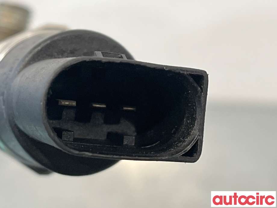 Dyseskinne (fuelrail) til Mercedes S-Klasse 1999-2005 (W220) (W220) (MERCEDES|A613070095|008075|0445216004)
