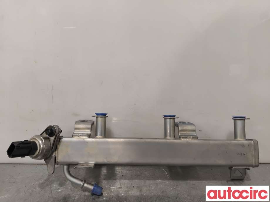Dyseskinne (fuelrail) til Toyota Yaris 2020-->> (Type IV) (TOYOTA|2381415080|)