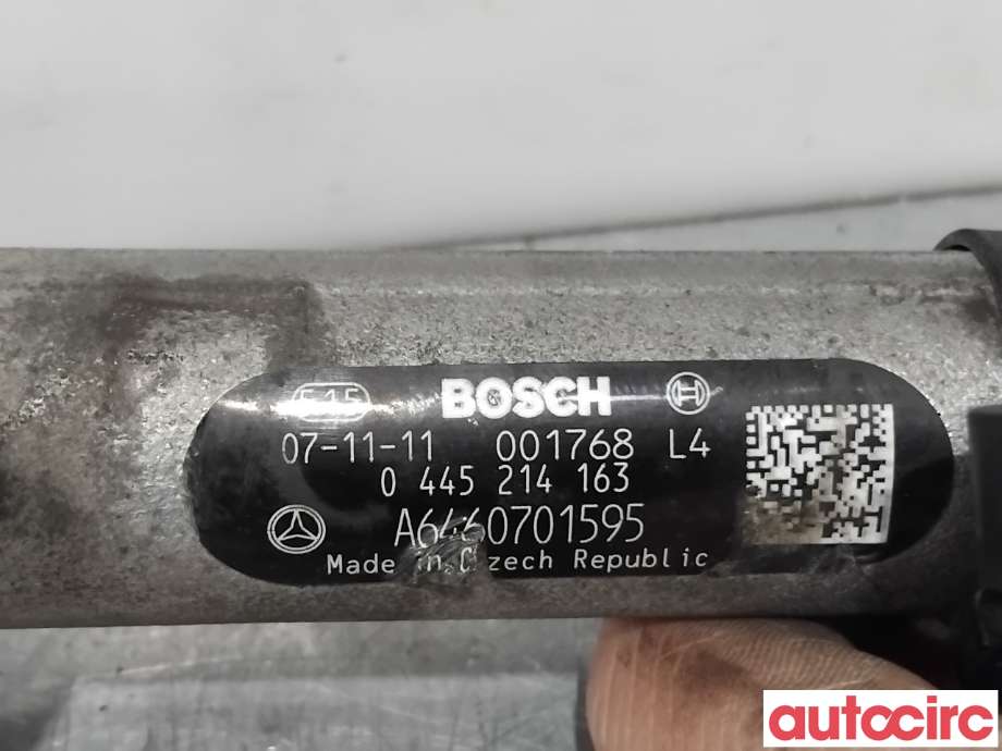 Dyseskinne (fuelrail) til Mercedes Vito/Viano 2004-2010 (Fase 1) (W639) (W639) (MERCEDES|A6460701595|0445214163)