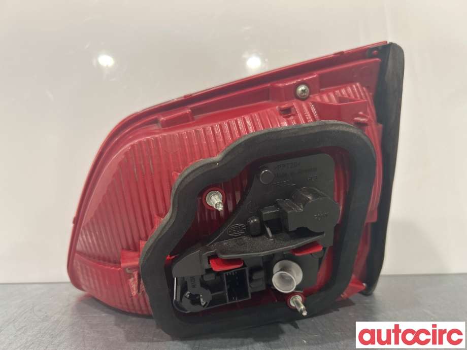 Baklykt venstre indre til VW Touran 2010-2015 (Type I, Fase 3)  (VOLKSWAGEN|1T0945093)